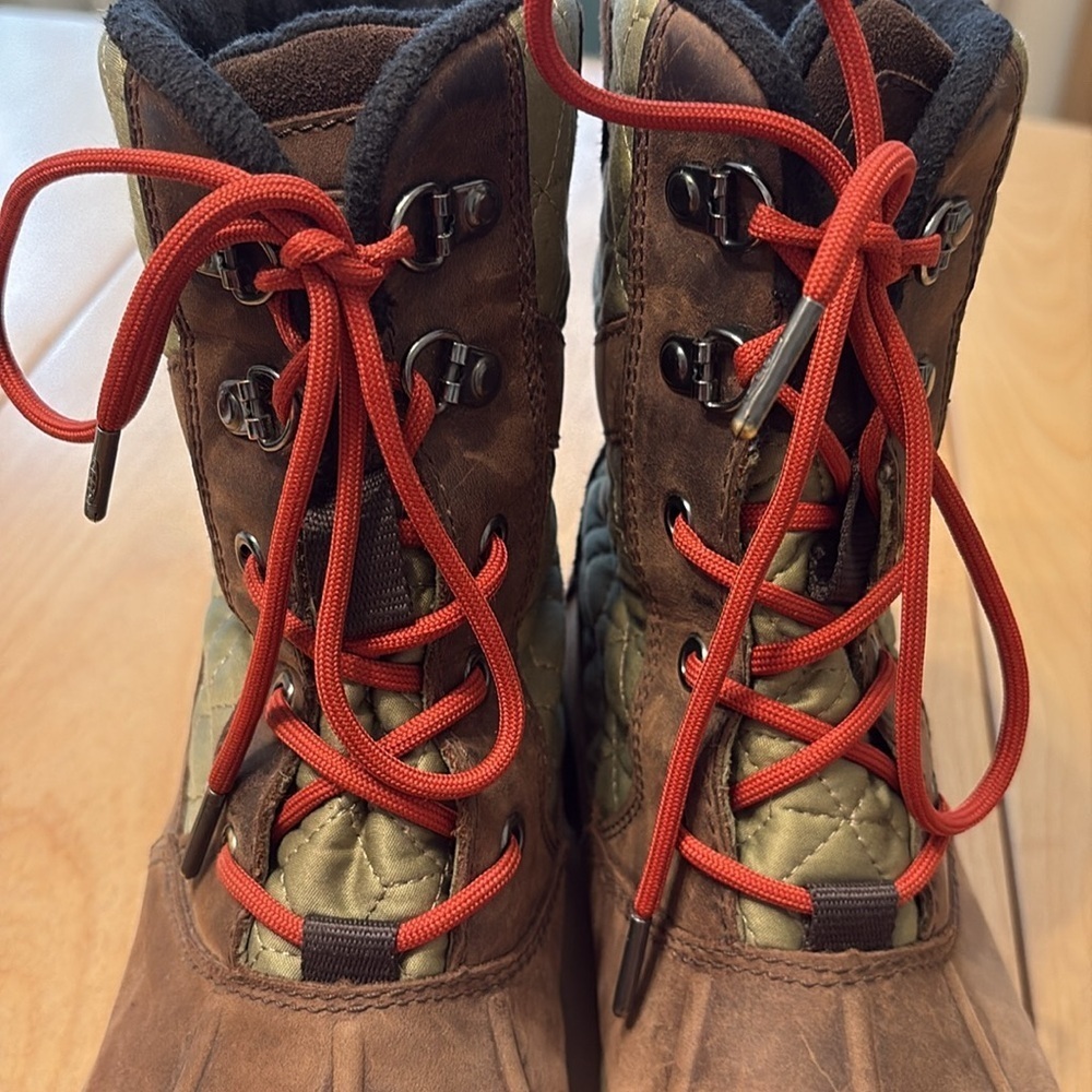KEEN Elsa II Women’s Quilted Leather Boots.  Size 7 - Picture 6 of 10